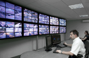 в крупном торговом центре ТРЦ Санкт-Петербурга